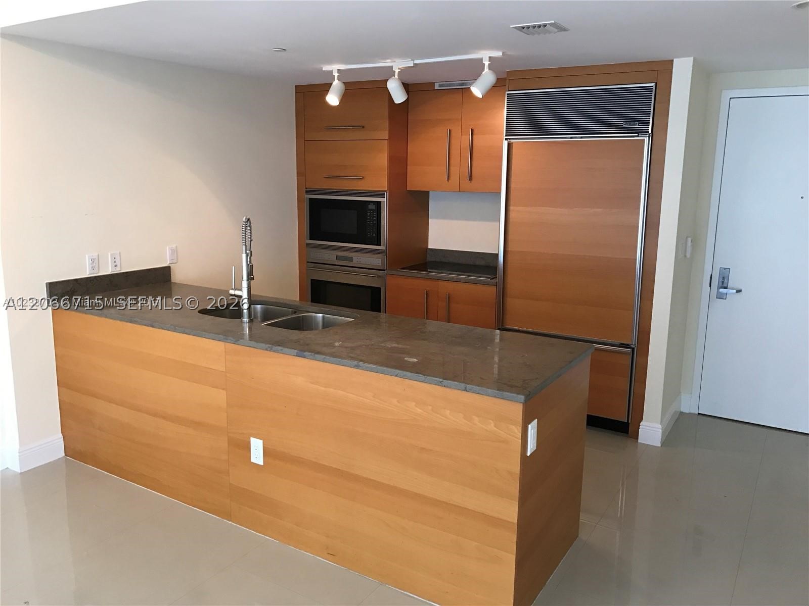 475 Brickell Ave #2511