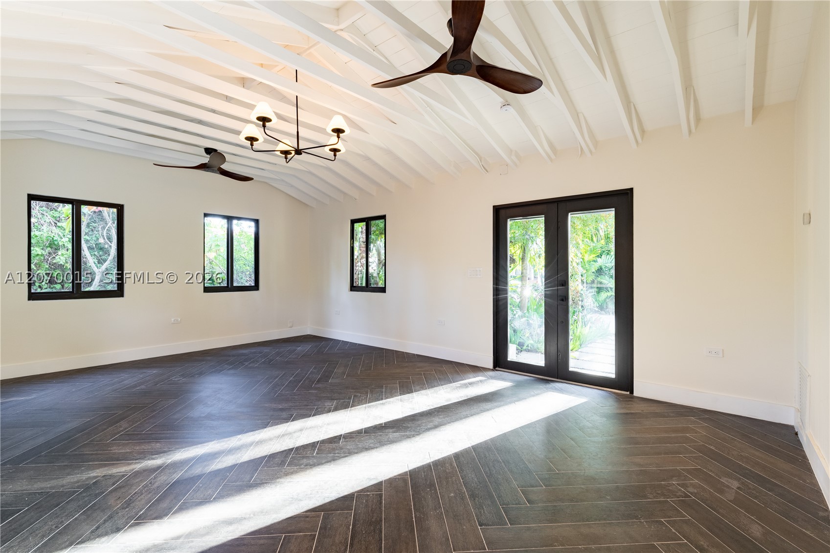 10901 NE 3rd Ave Miami, FL 33161