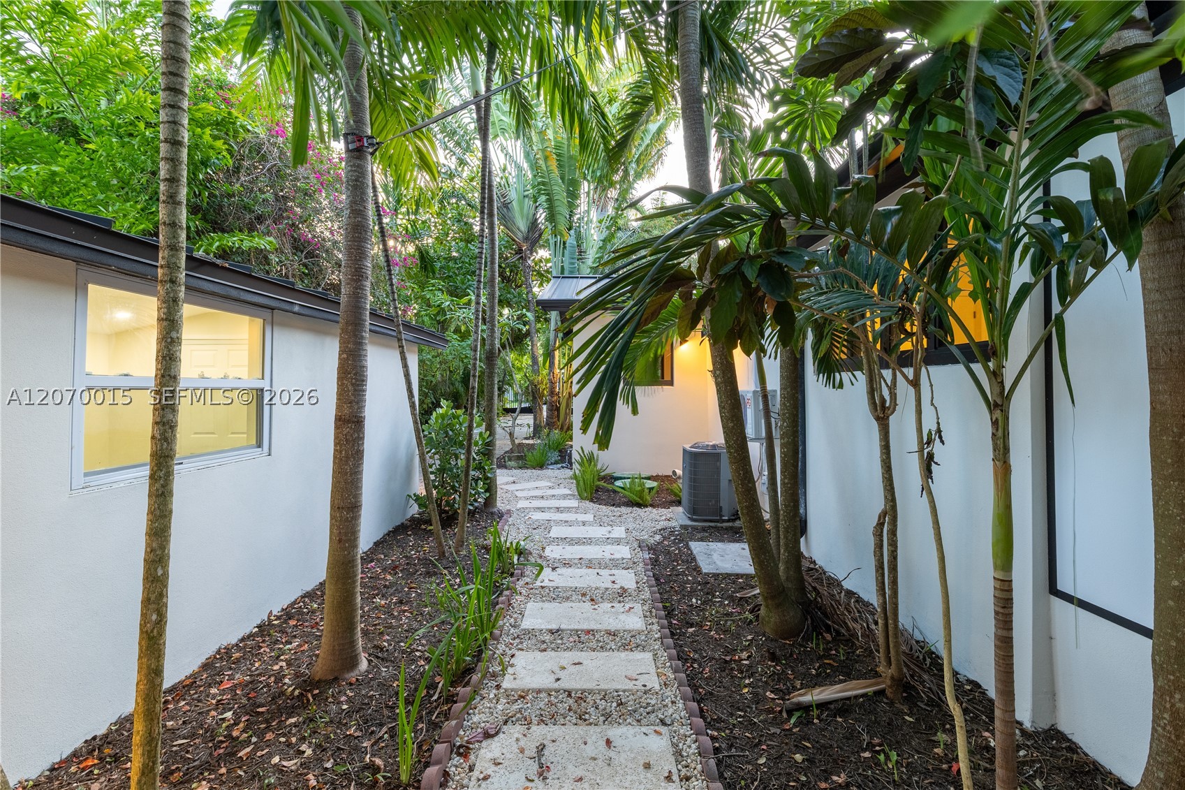 10901 NE 3rd Ave Miami, FL 33161