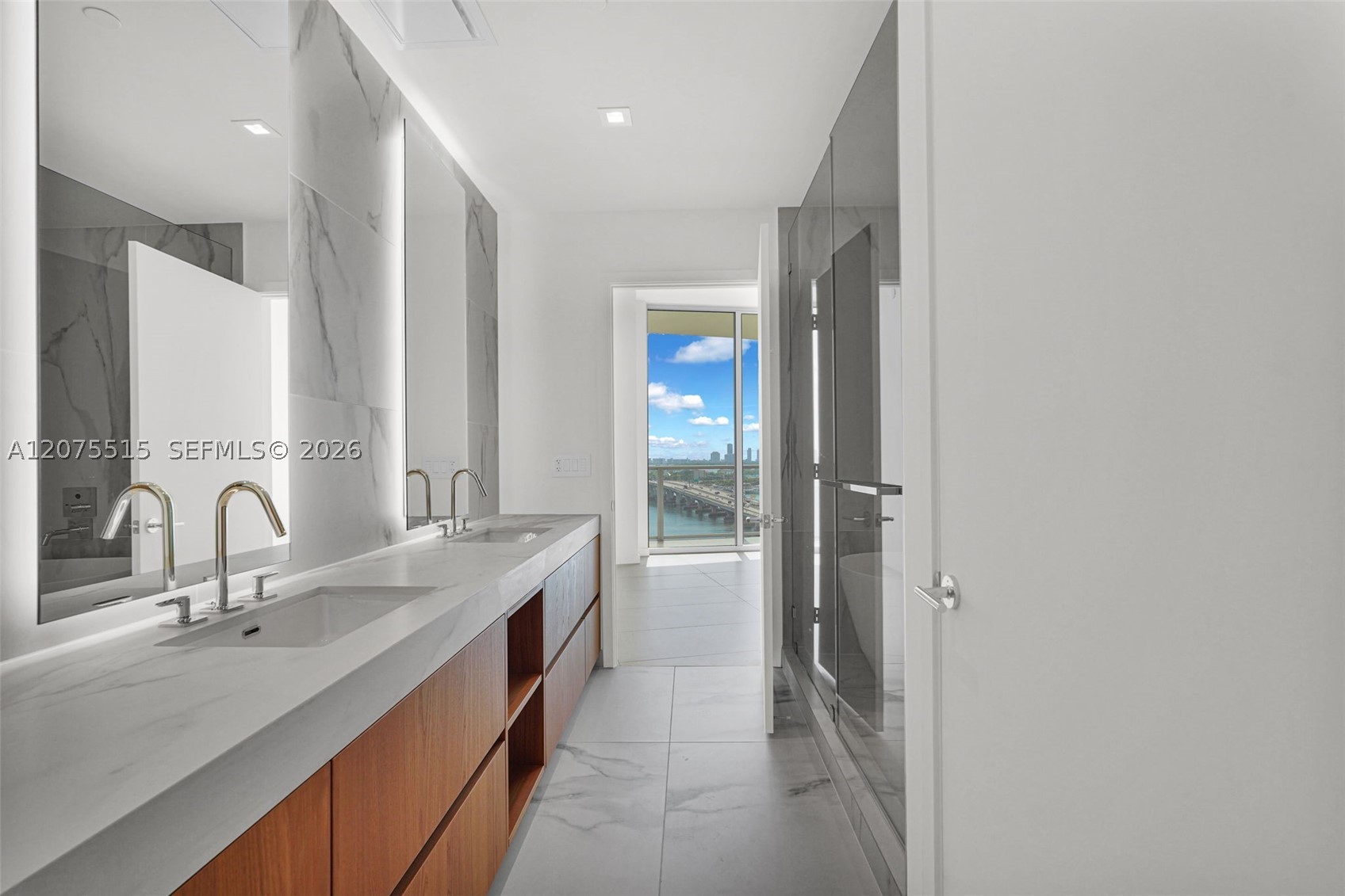 1400 Biscayne Blvd #1706 Miami, FL 33132
