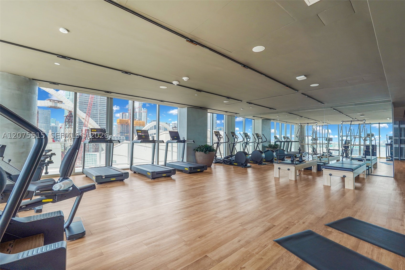 1400 Biscayne Blvd #1706 Miami, FL 33132