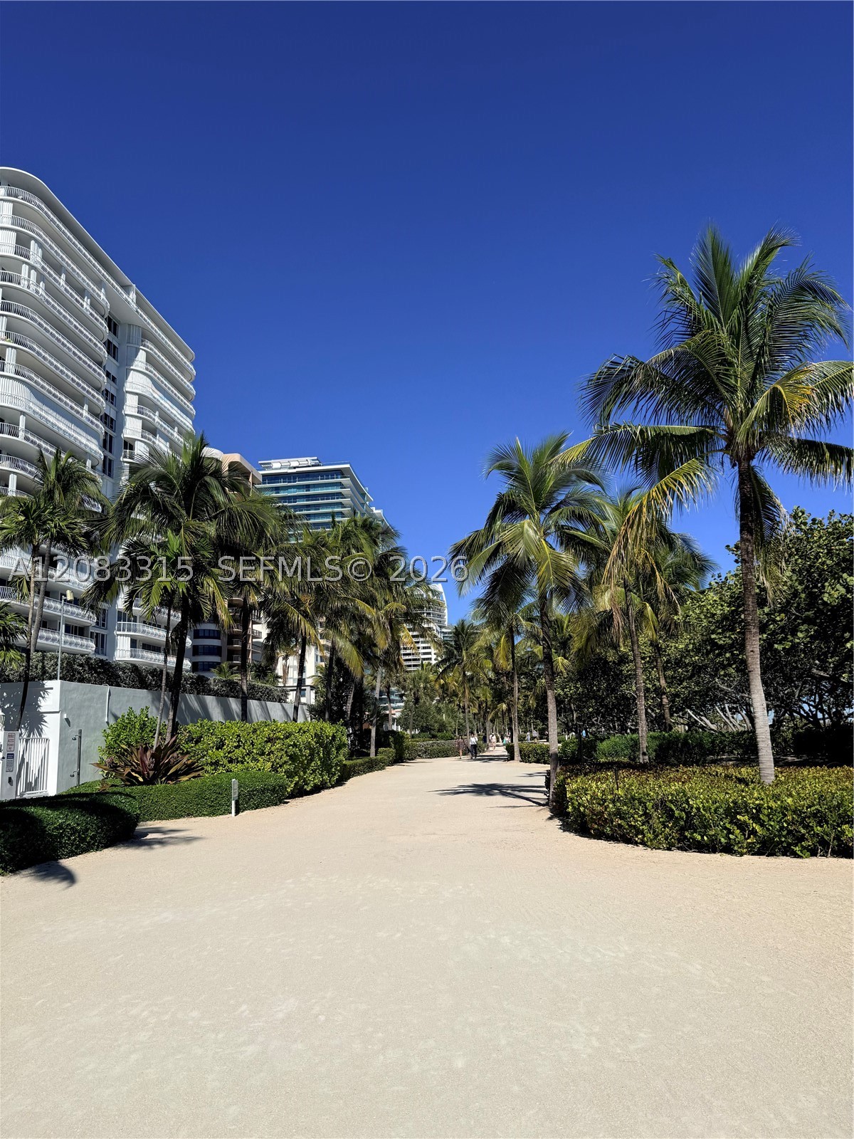 10185 E Collins Ave #822