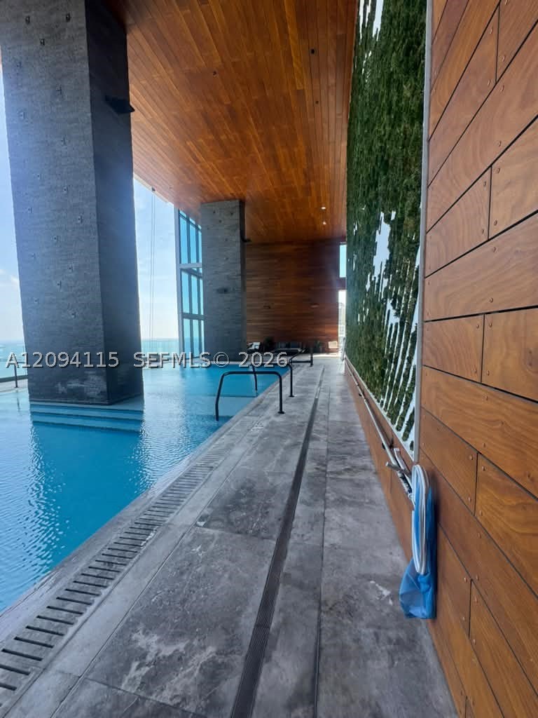 image Echo Brikell56
