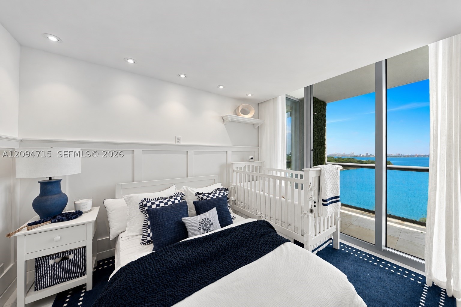 image Blue on the Bay24