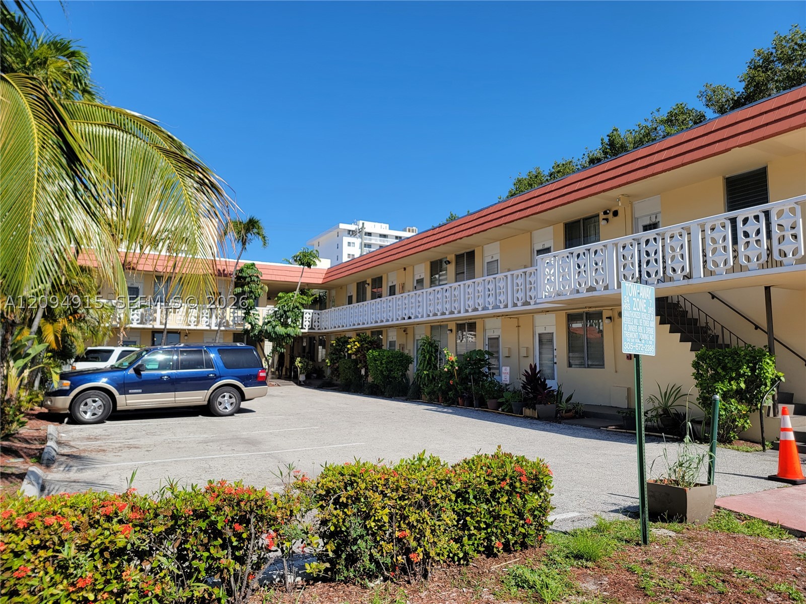 441 Collins Ave #5