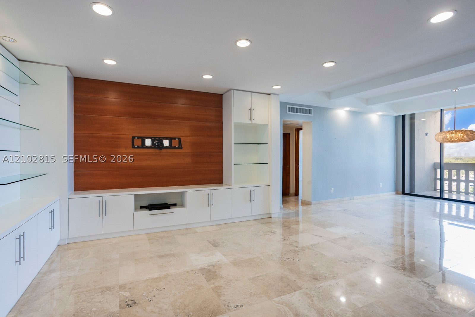 90 Edgewater Dr #PH15