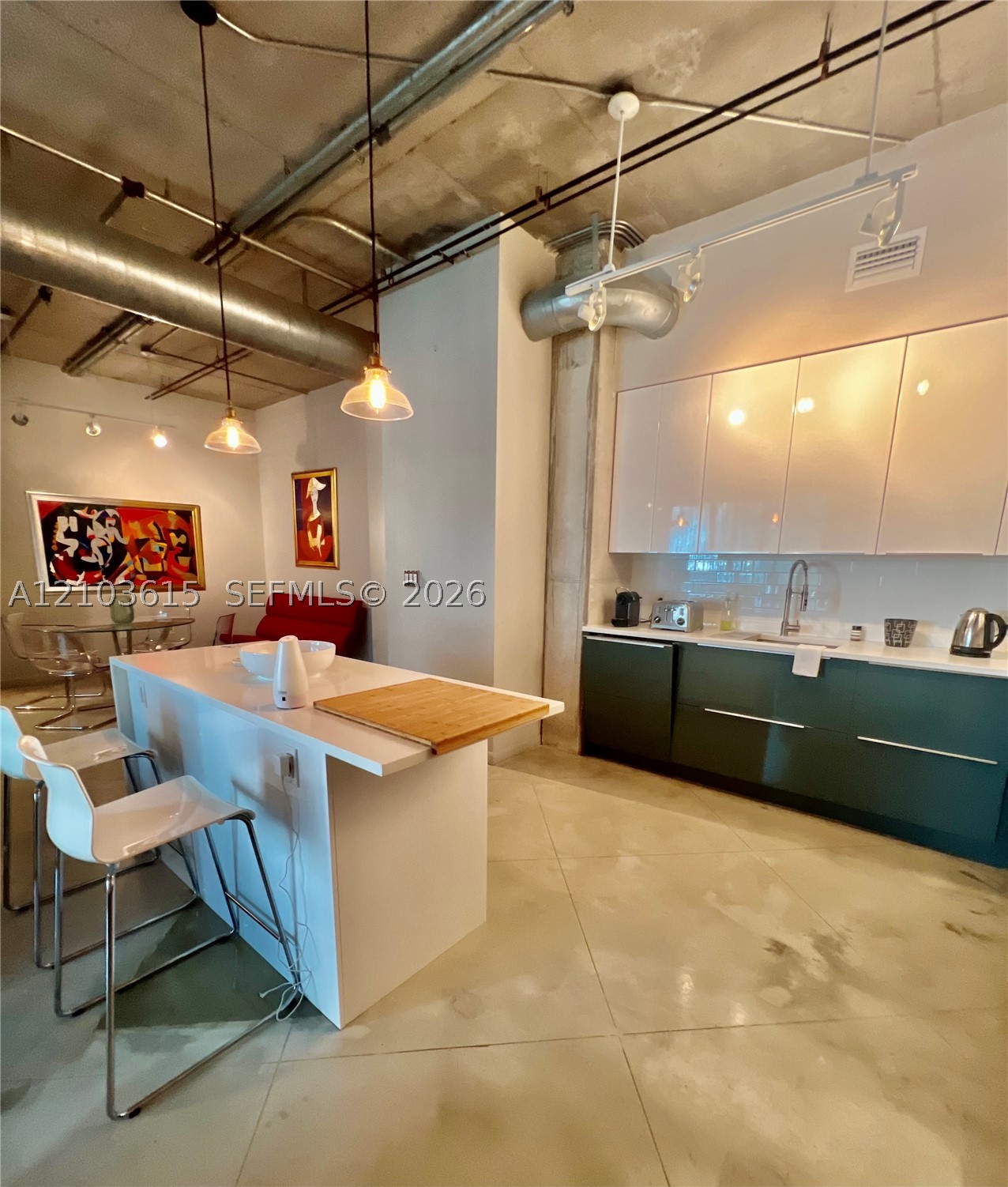 image Cite on the Bay West7