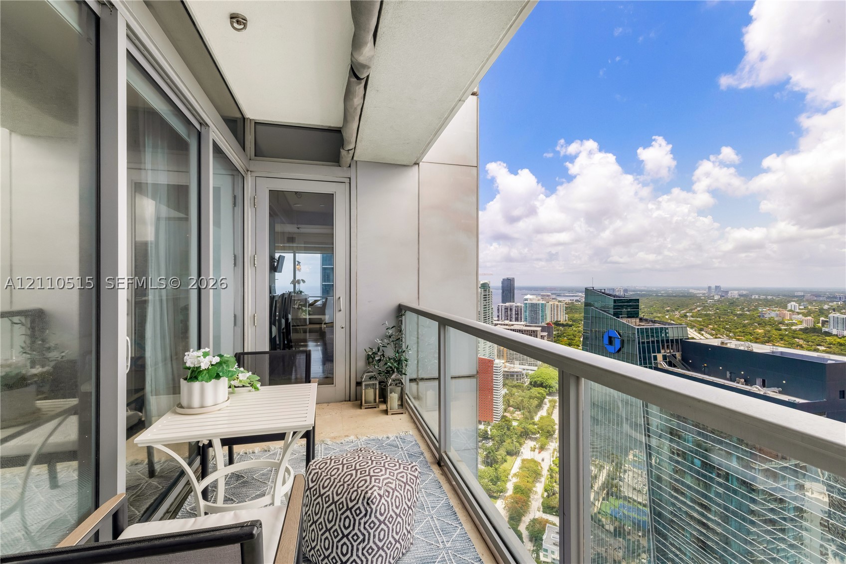 image Four Seasons Residences Miami11