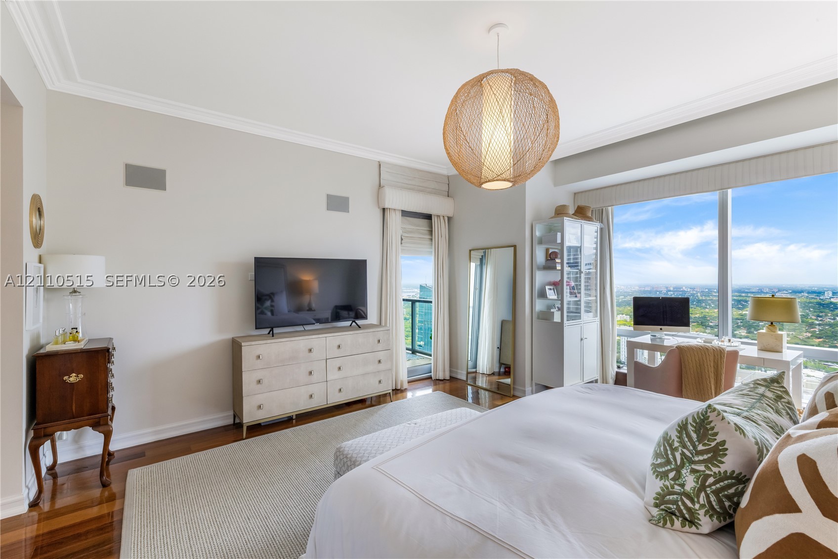 image Four Seasons Residences Miami12