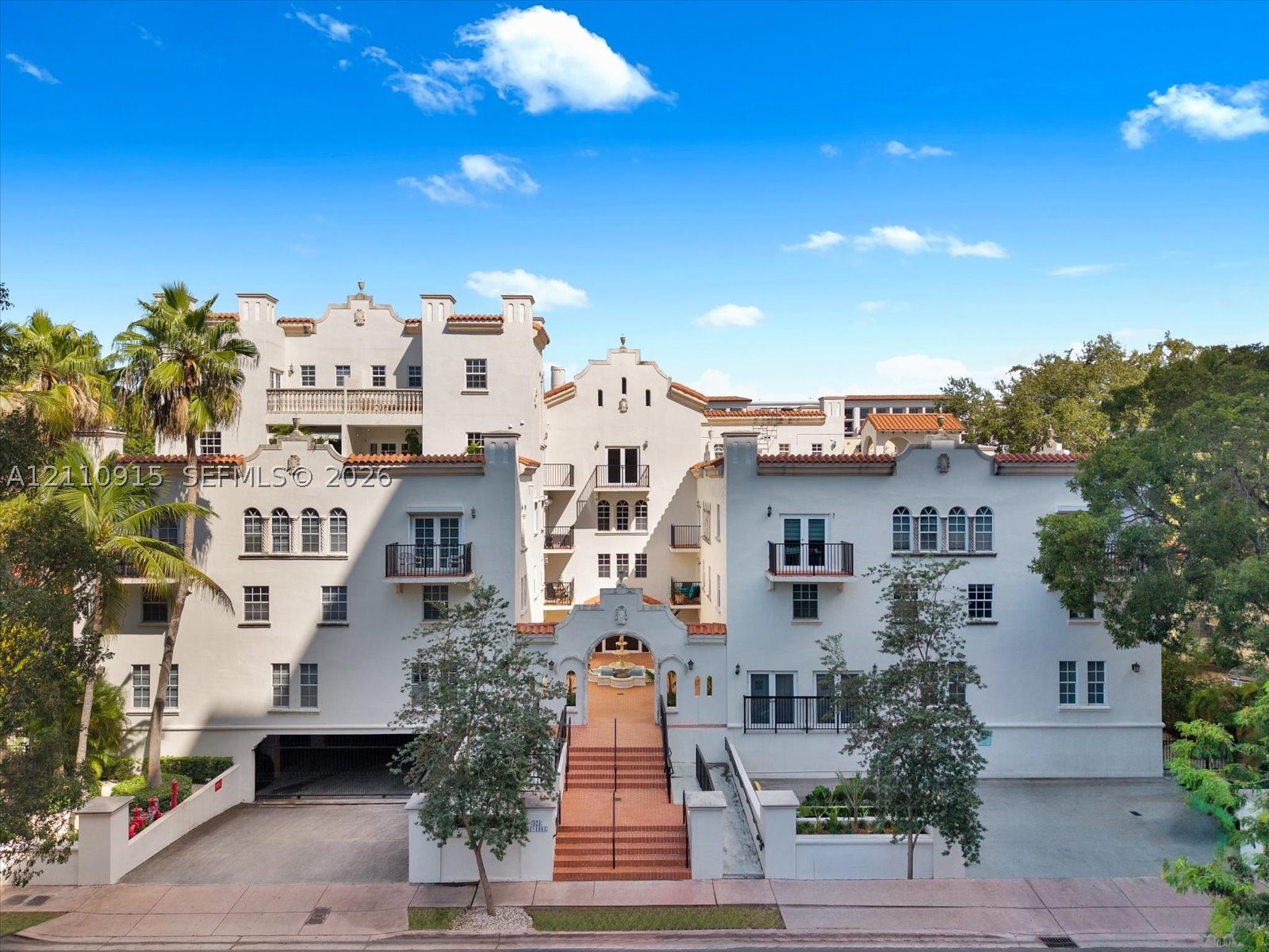 323 Navarre Ave #202