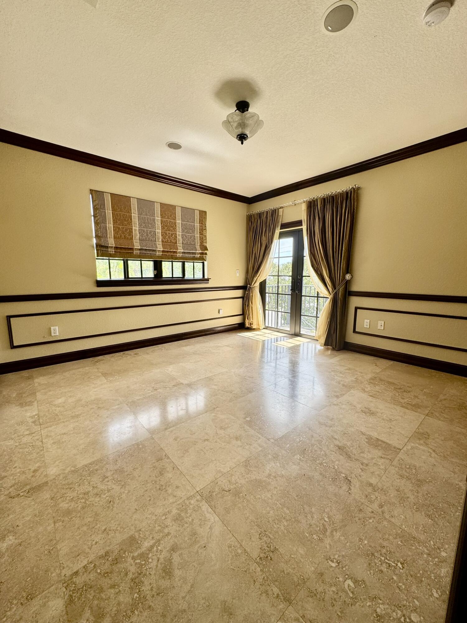 4501 SW 10th Miami, FL 33134