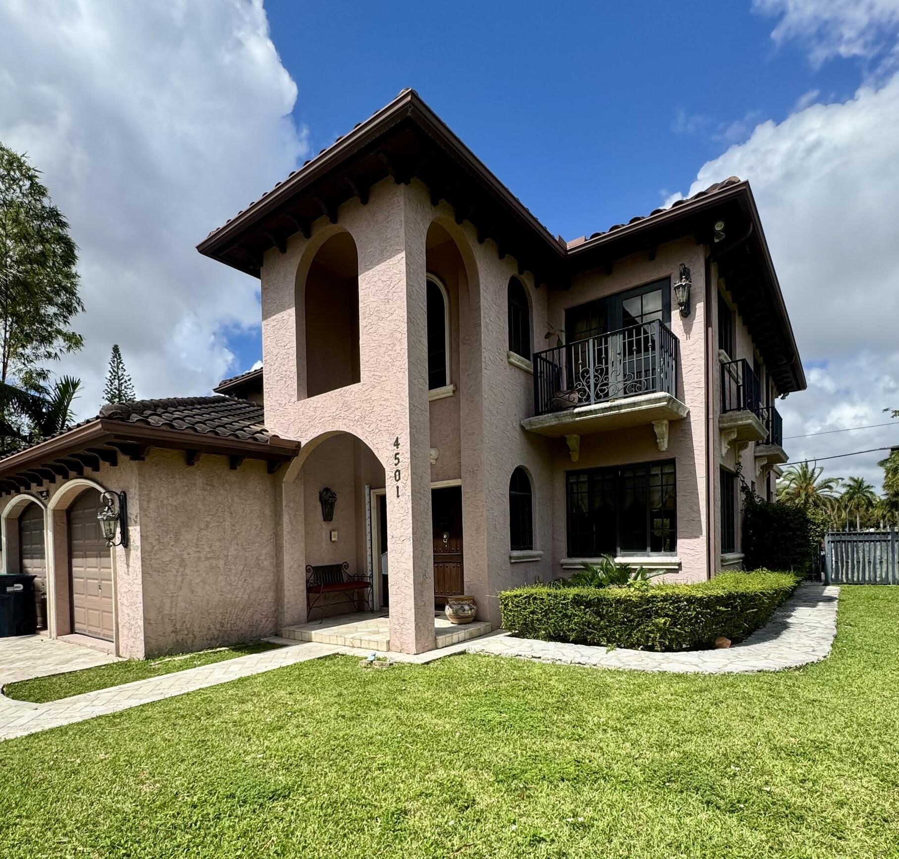 4501 SW 10th Miami, FL 33134