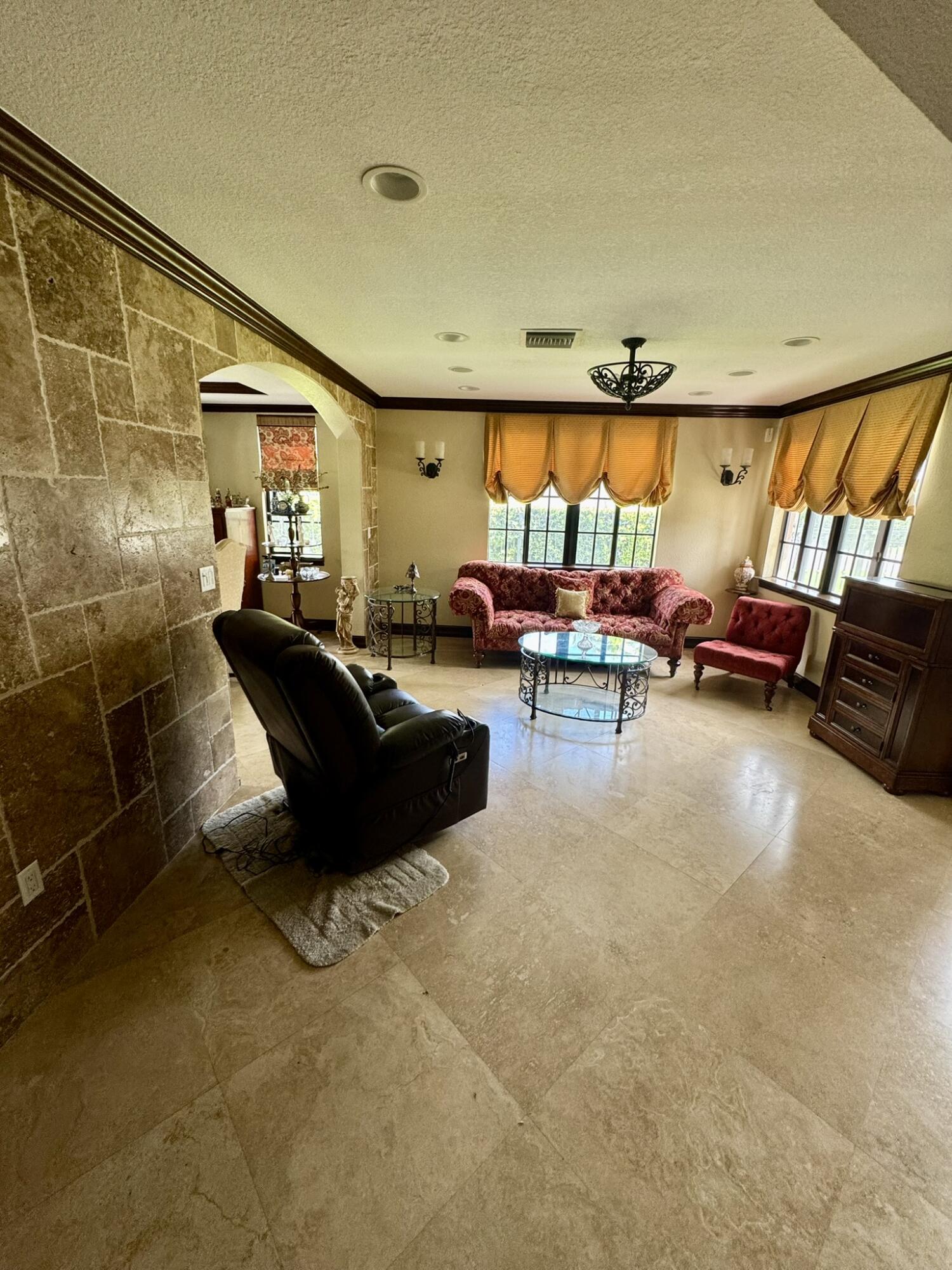 4501 SW 10th Miami, FL 33134