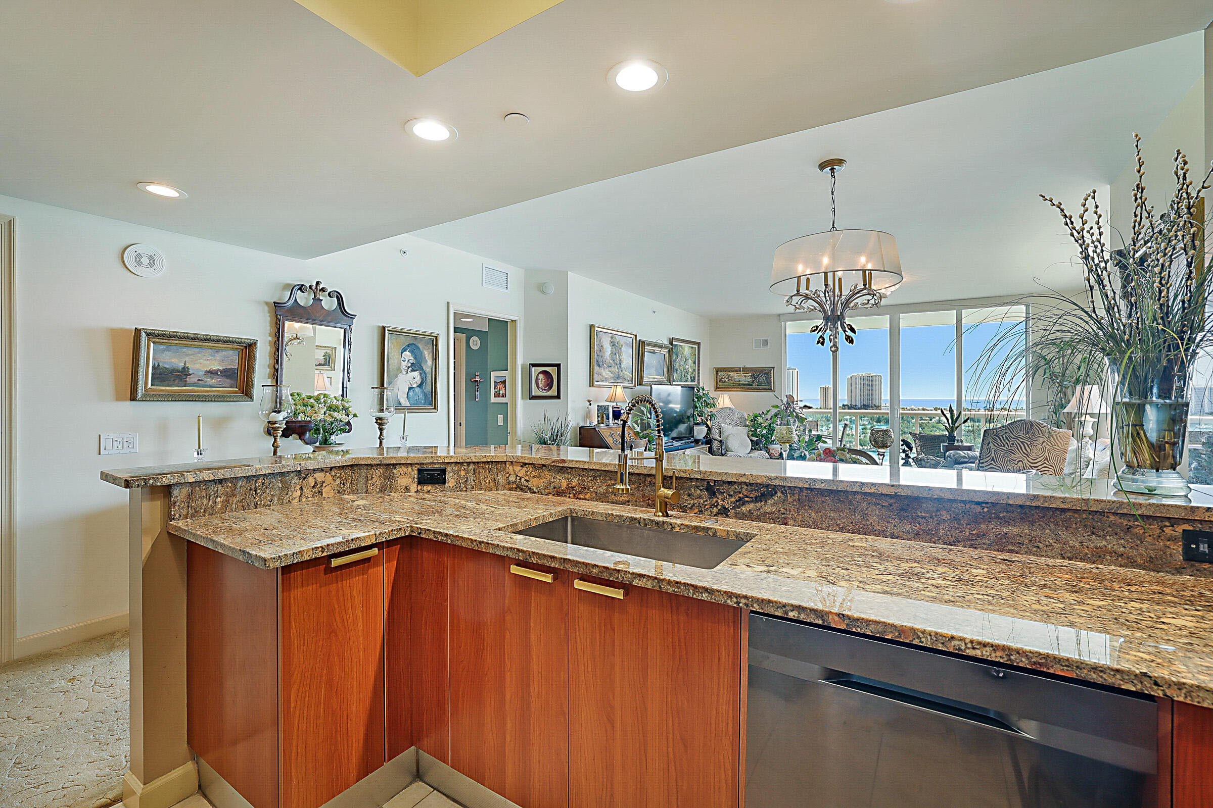 2640 Lake Shr #1416 Riviera Beach, FL 33404