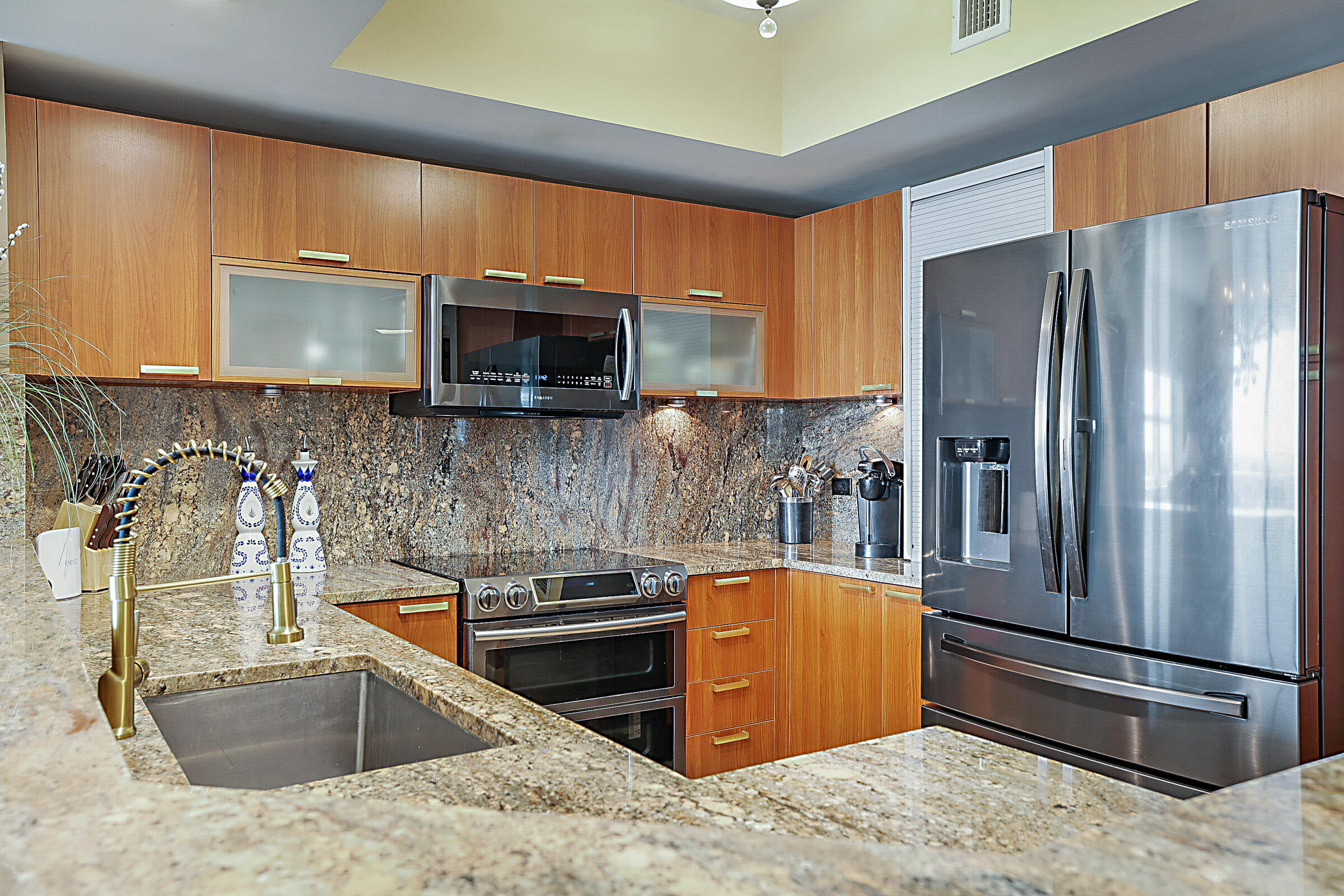 2640 Lake Shr #1416 Riviera Beach, FL 33404