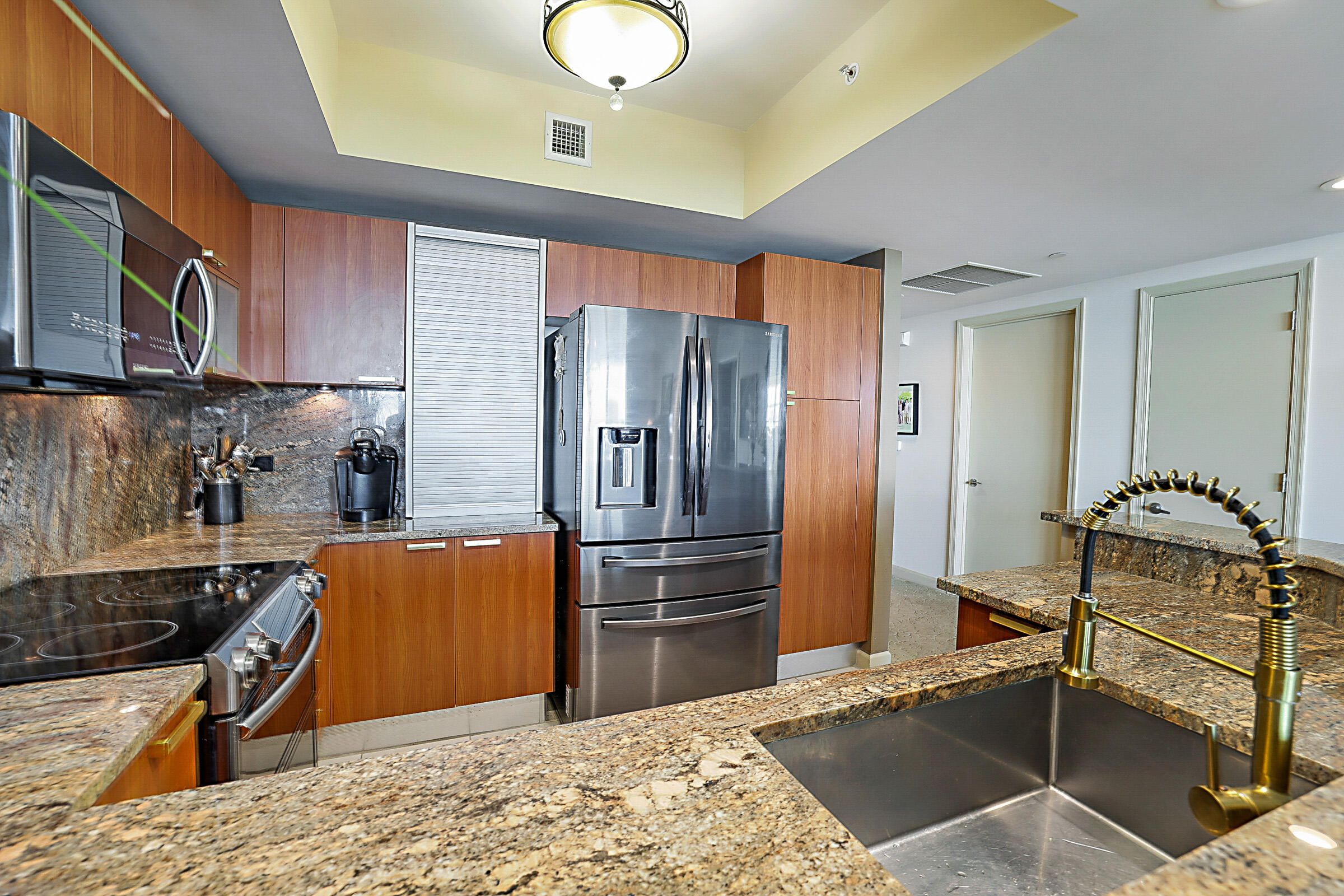 2640 Lake Shr #1416 Riviera Beach, FL 33404