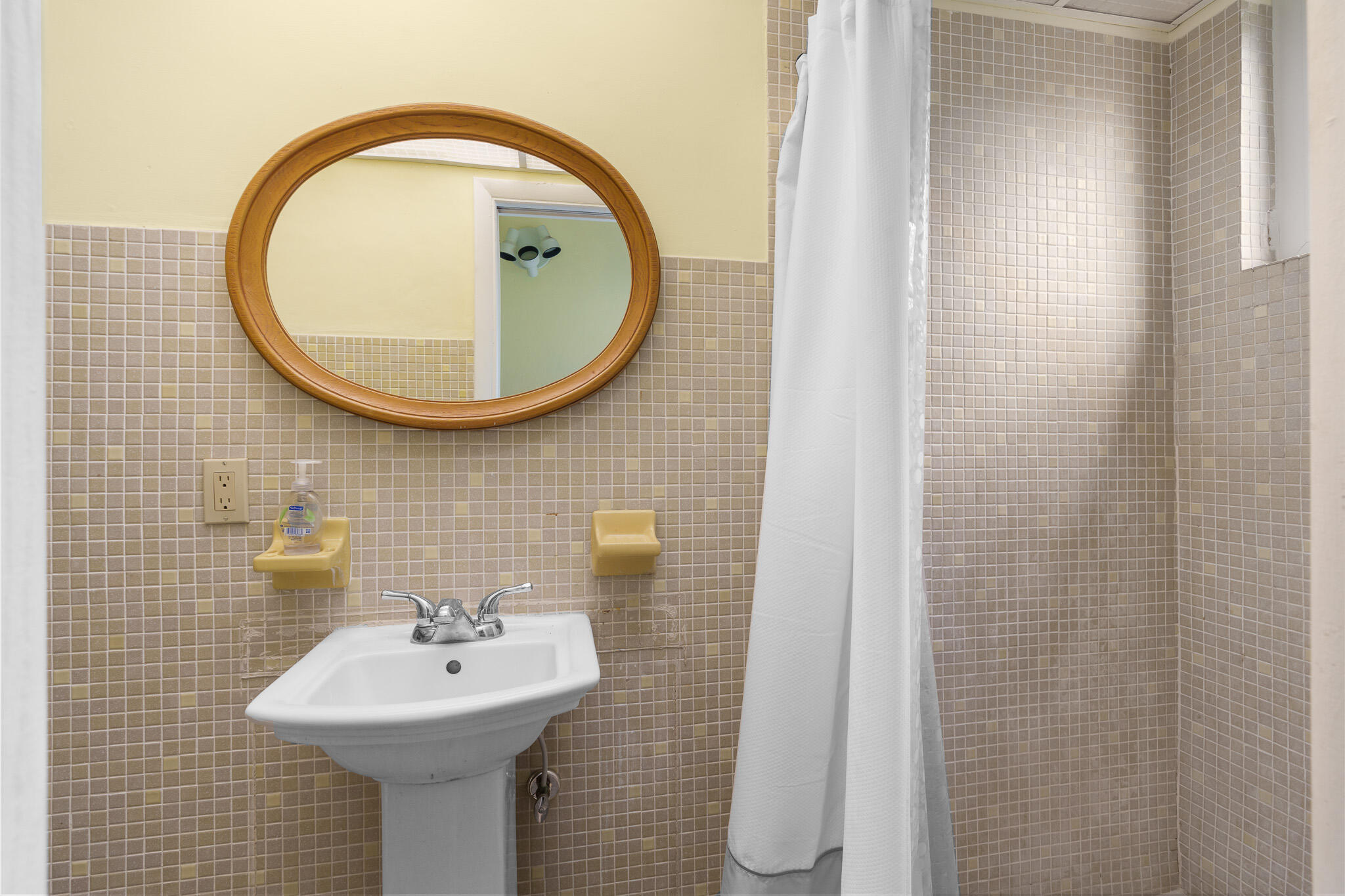 1617 NE 8th Fort Lauderdale, FL 33305