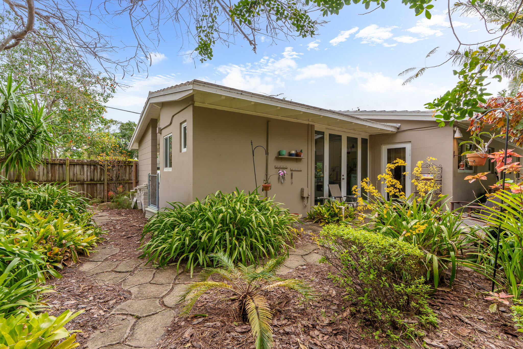 1617 NE 8th Fort Lauderdale, FL 33305