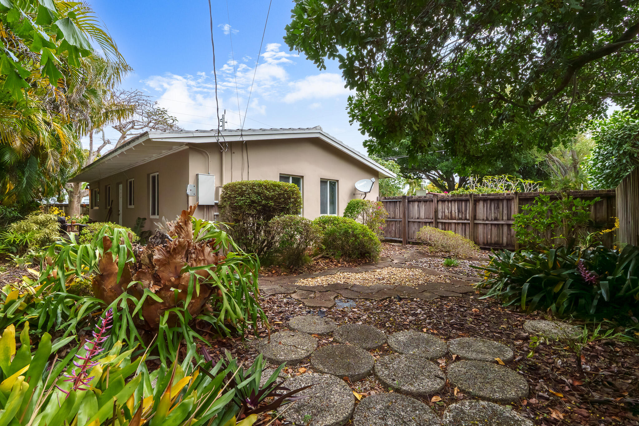 1617 NE 8th Fort Lauderdale, FL 33305