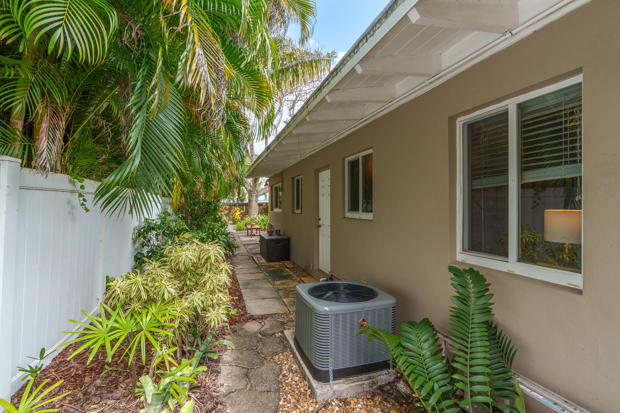 1617 NE 8th Fort Lauderdale, FL 33305