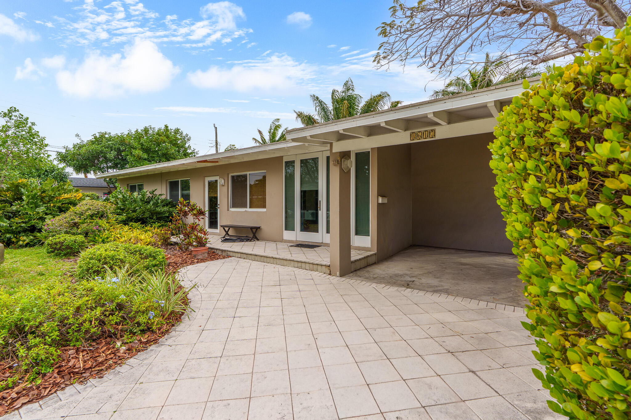 1617 NE 8th Fort Lauderdale, FL 33305