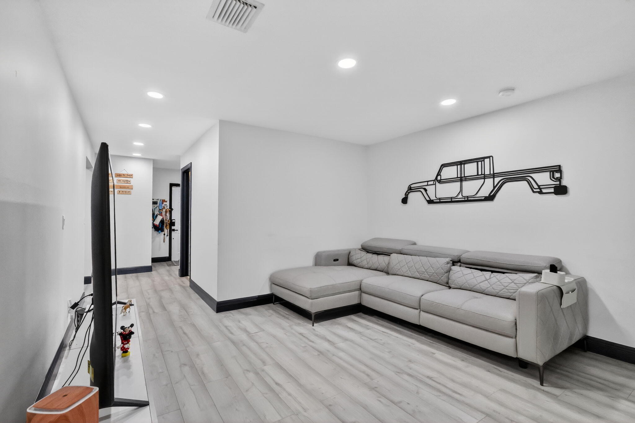 1691 W 26th Riviera Beach, FL 33404