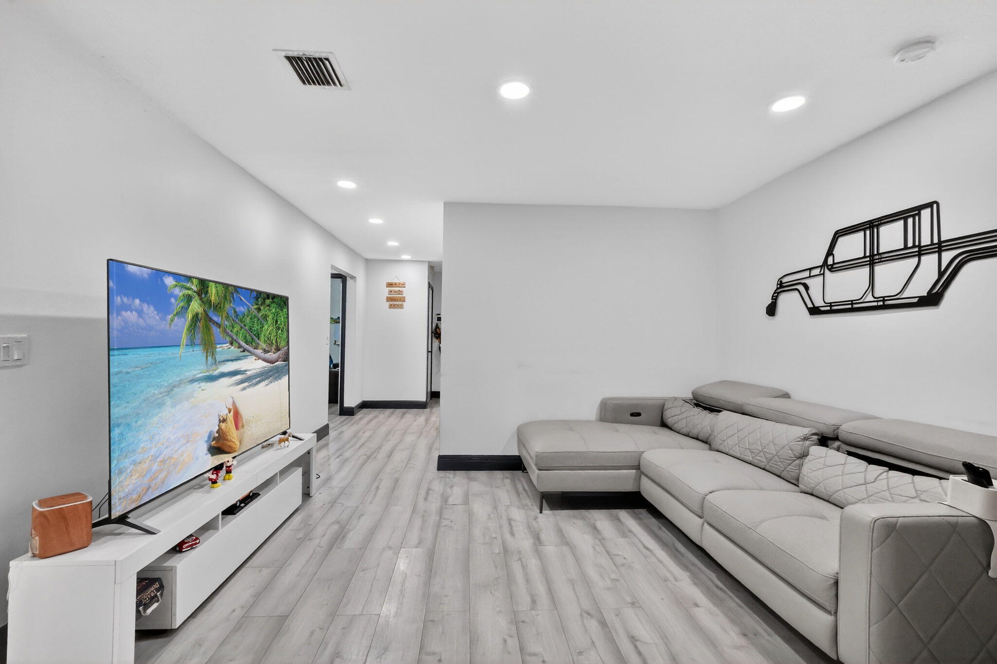 1691 W 26th Riviera Beach, FL 33404