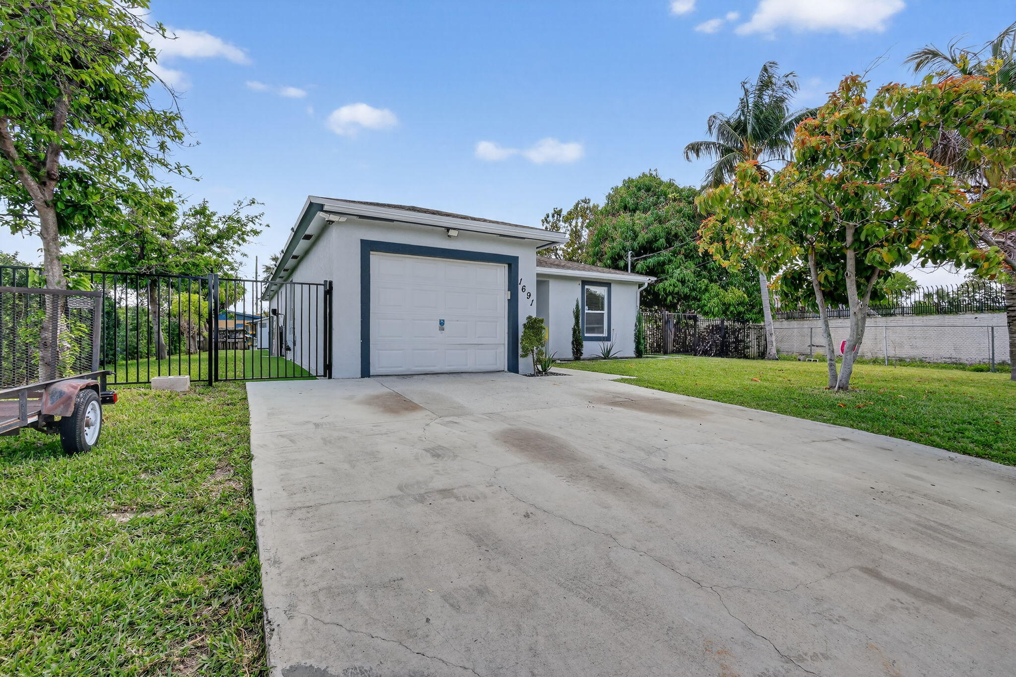 1691 W 26th Riviera Beach, FL 33404