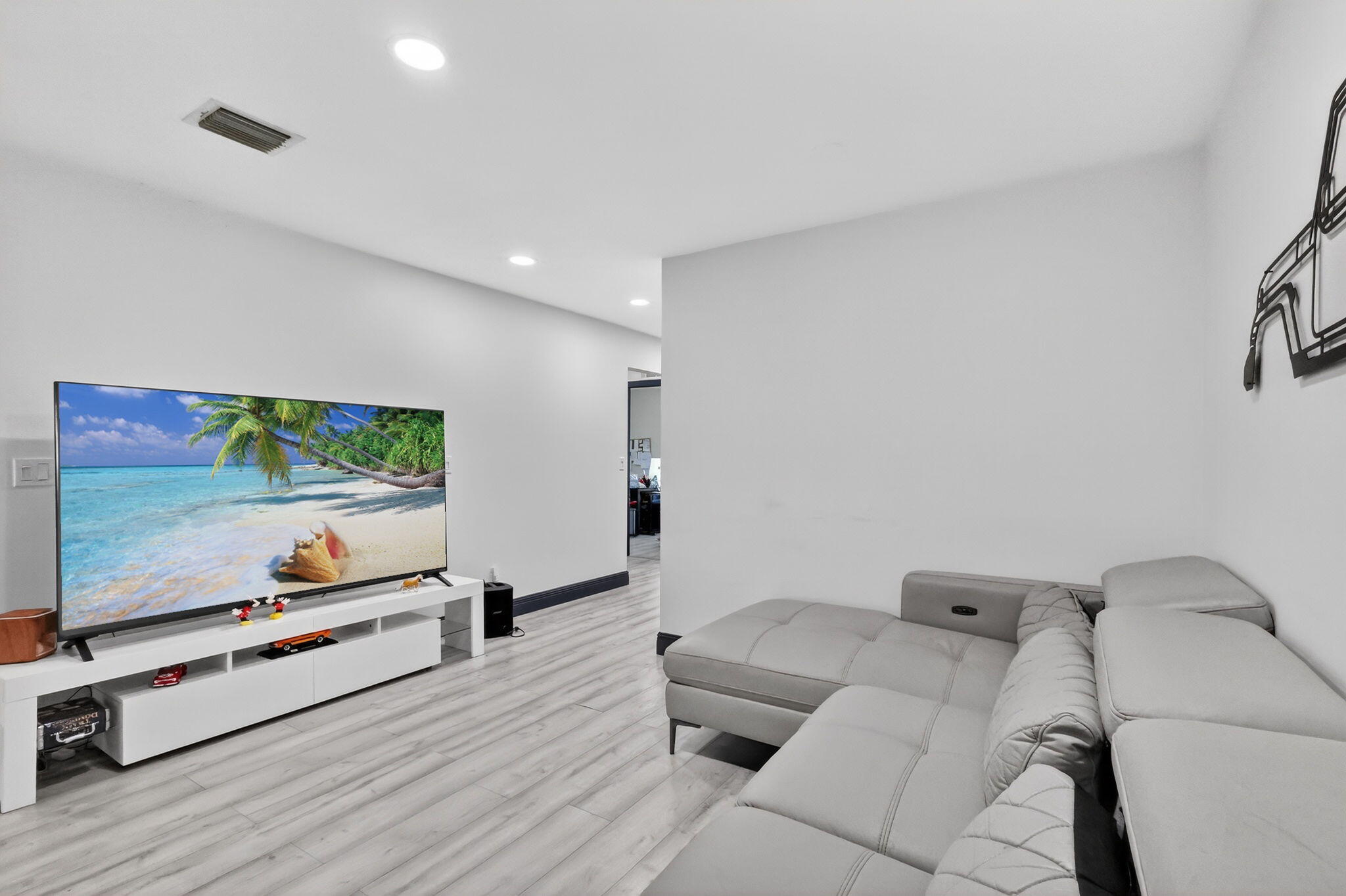 1691 W 26th Riviera Beach, FL 33404