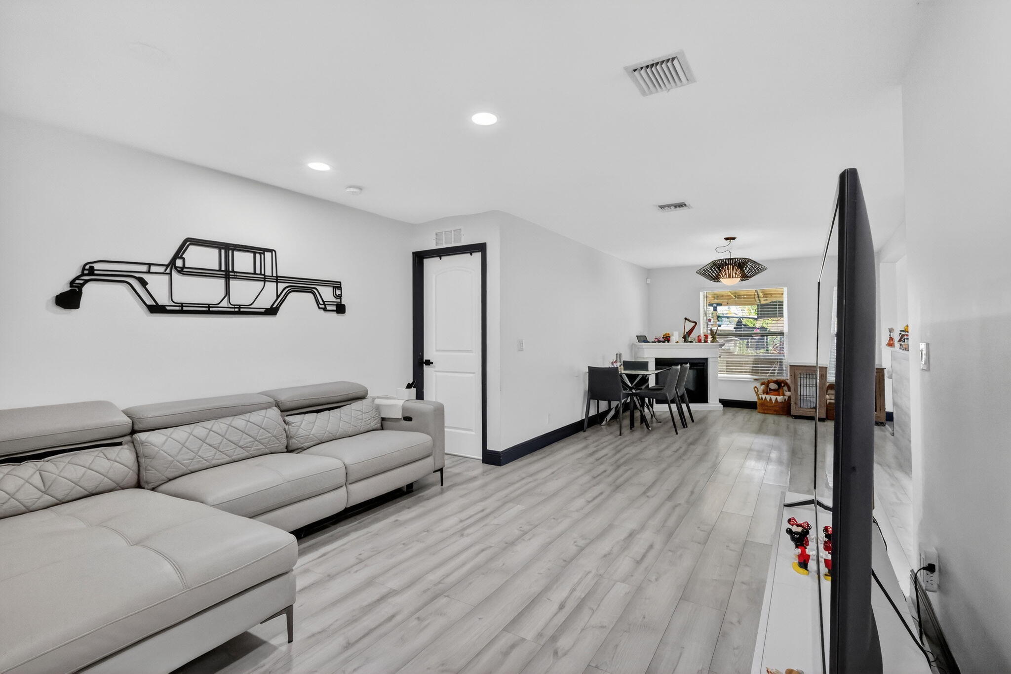 1691 W 26th Riviera Beach, FL 33404