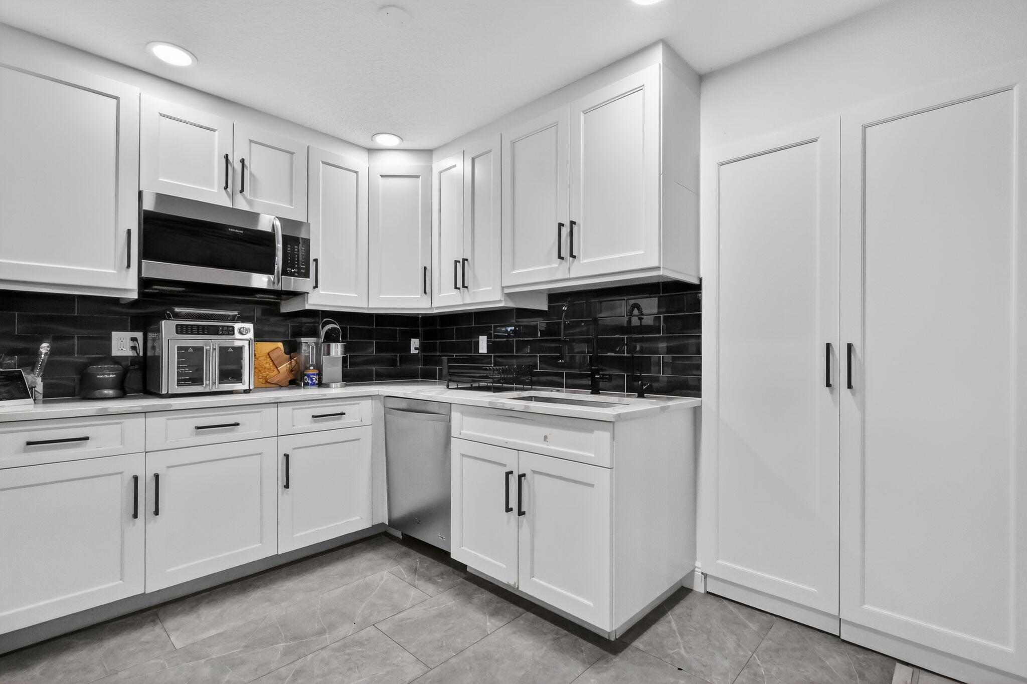 1691 W 26th Riviera Beach, FL 33404