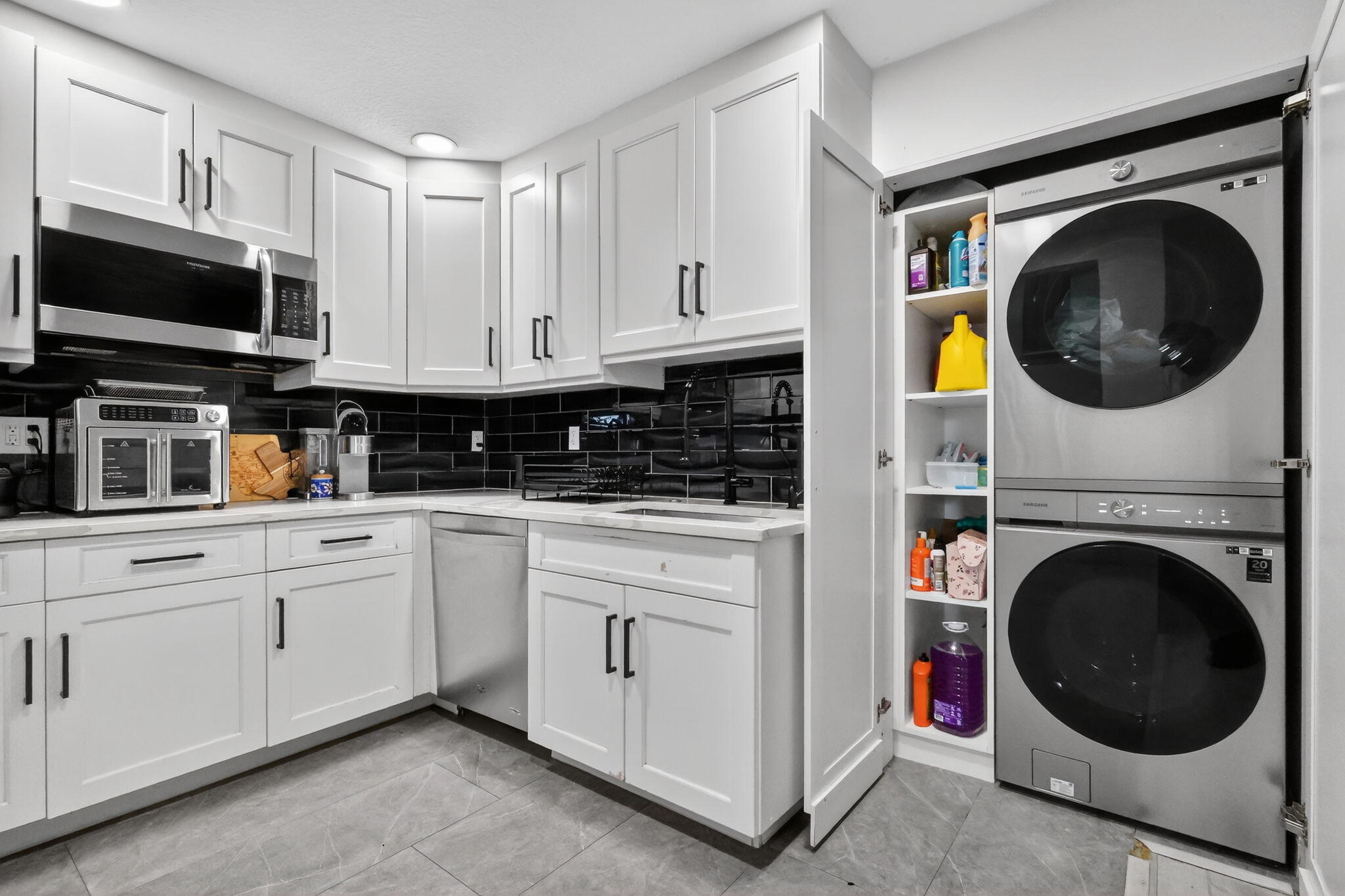 1691 W 26th Riviera Beach, FL 33404