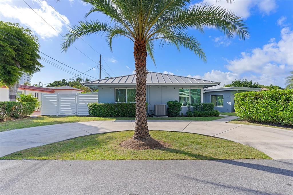 2000 SE 26th Fort Lauderdale, FL 33316