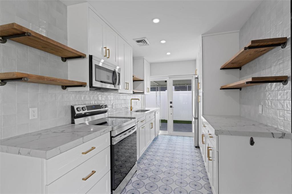 2000 SE 26th Fort Lauderdale, FL 33316