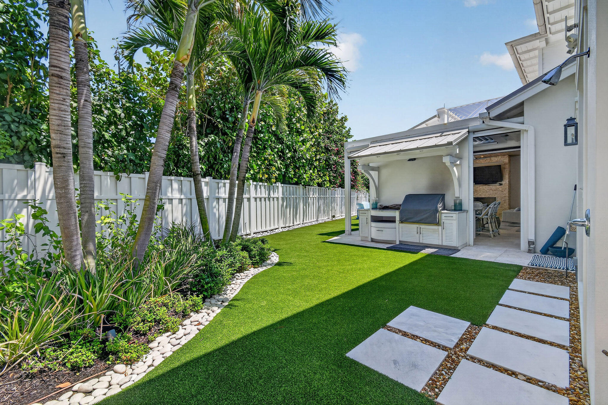59 Colony Jupiter Inlet Colony, FL 33469
