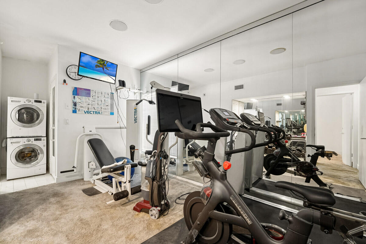 1343 Ponce De Leon Fort Lauderdale, FL 33316