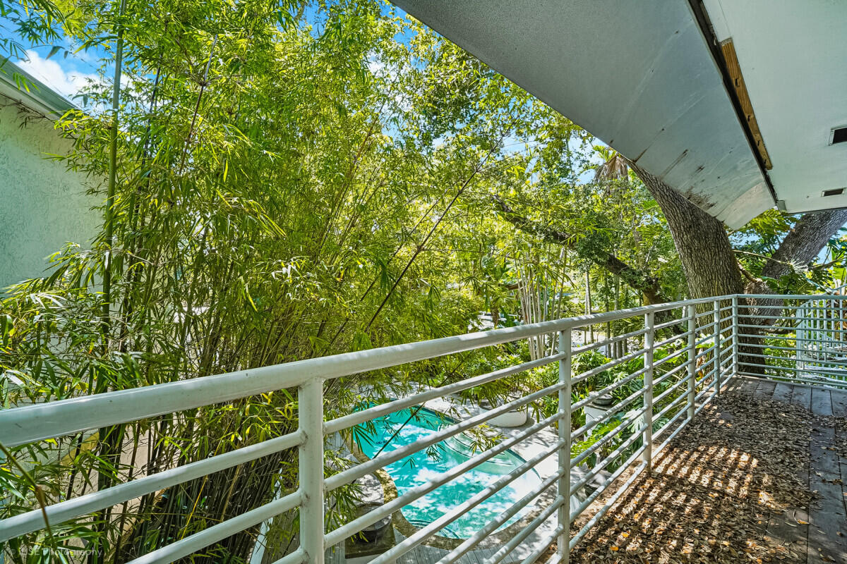1343 Ponce De Leon Fort Lauderdale, FL 33316