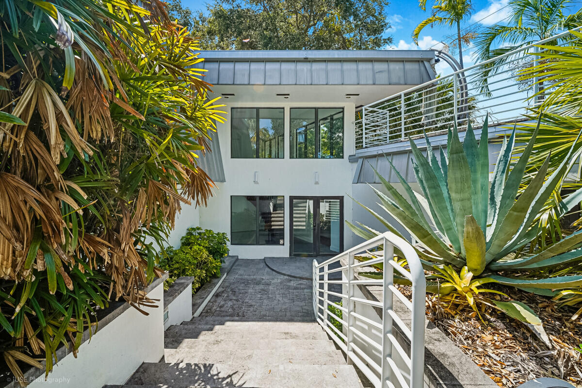 1343 Ponce De Leon Fort Lauderdale, FL 33316