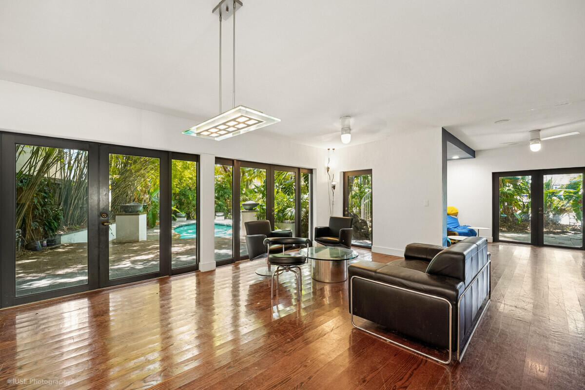 1343 Ponce De Leon Fort Lauderdale, FL 33316