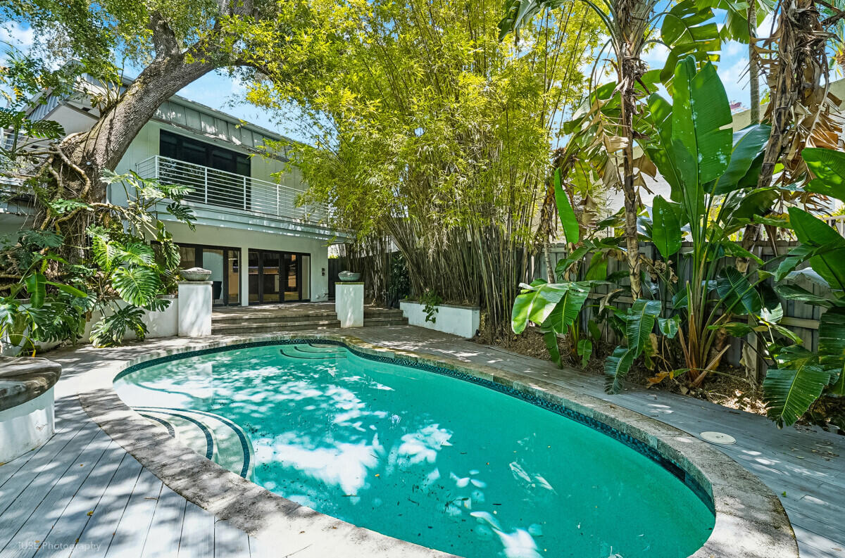 1343 Ponce De Leon Fort Lauderdale, FL 33316
