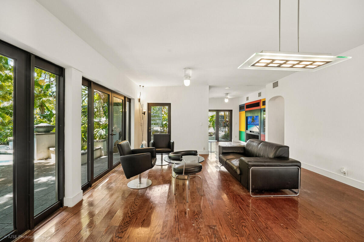 1343 Ponce De Leon Fort Lauderdale, FL 33316