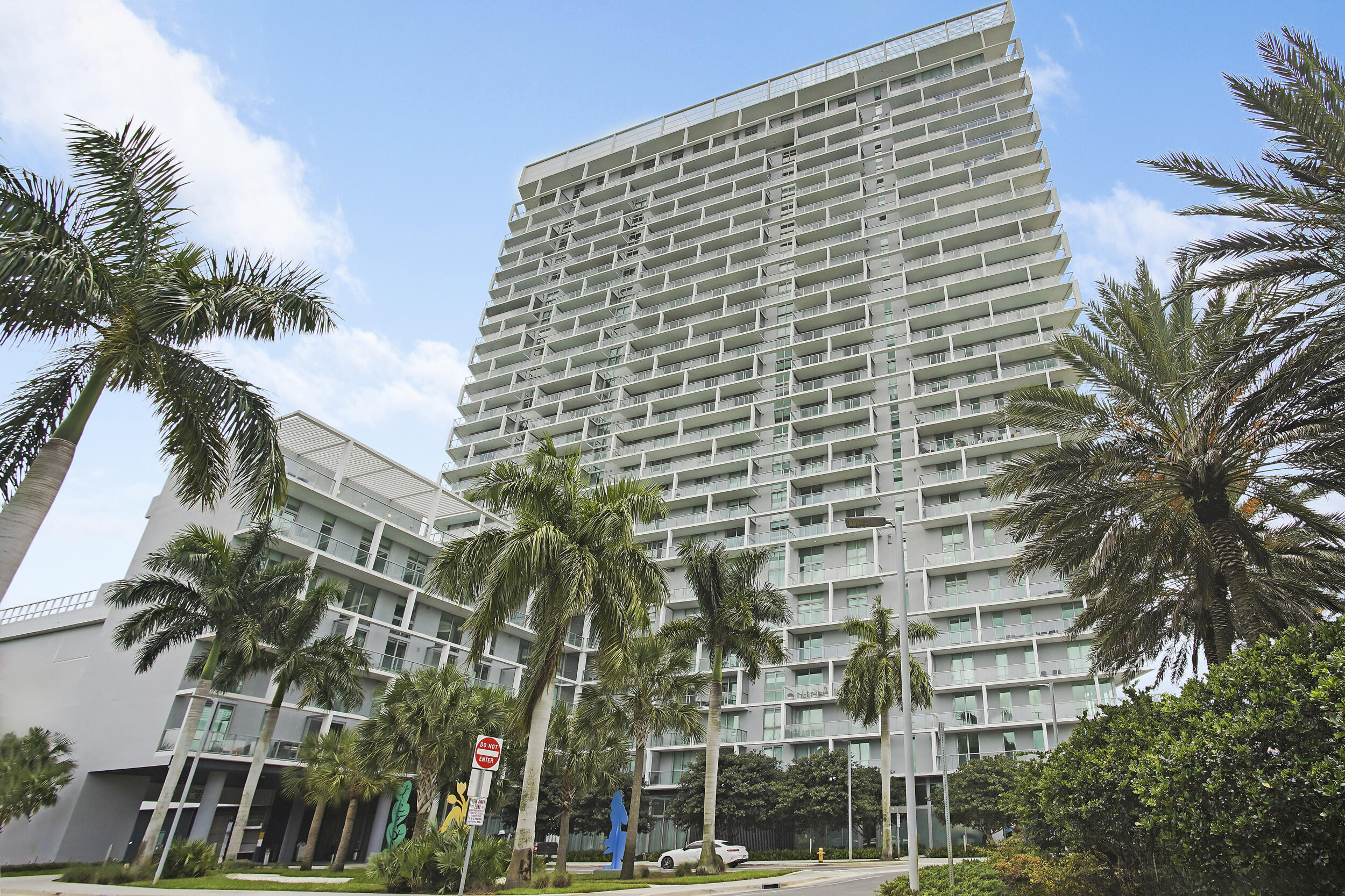 2000 Metropica #1503 Sunrise, FL 33323