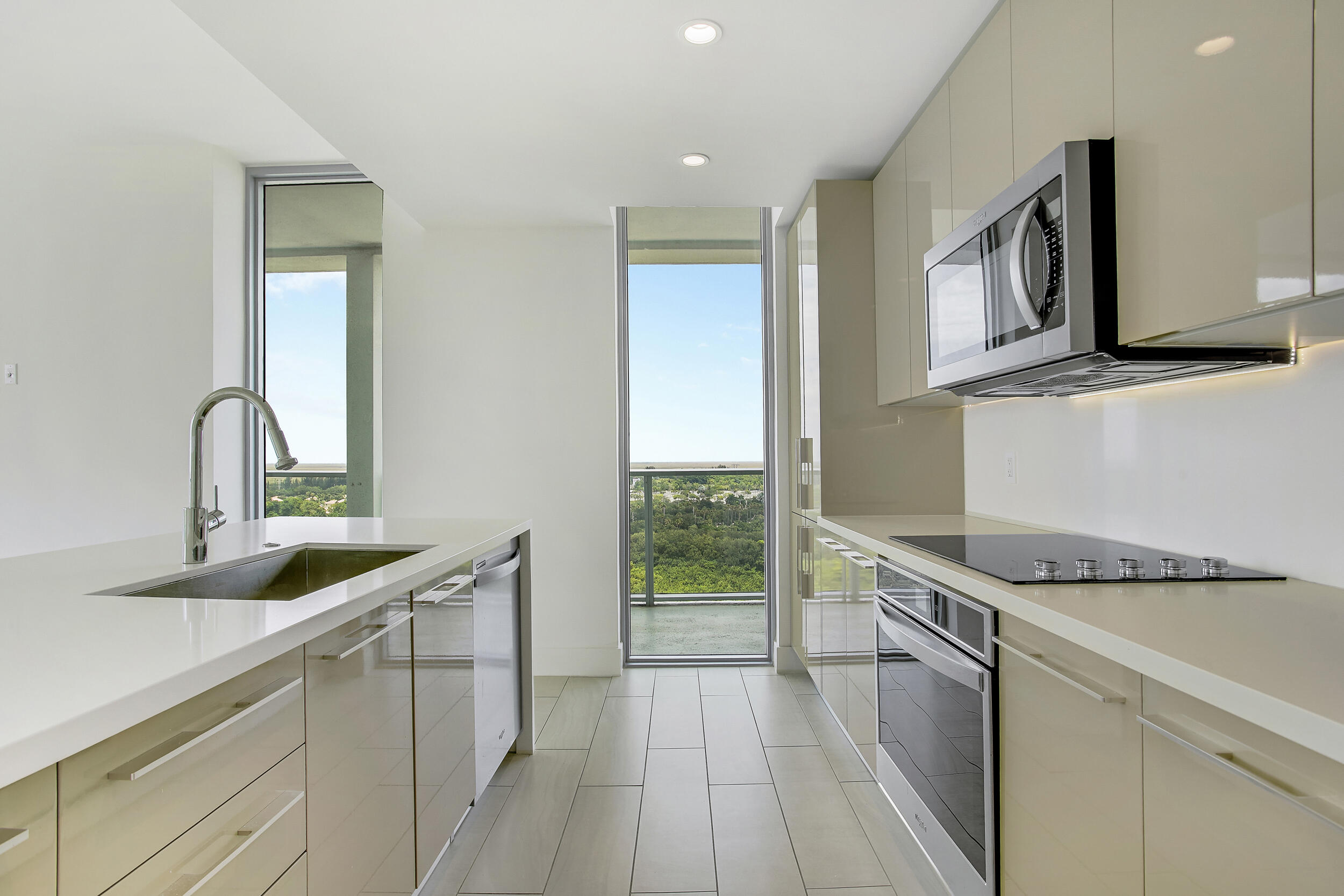 2000 Metropica #1503 Sunrise, FL 33323