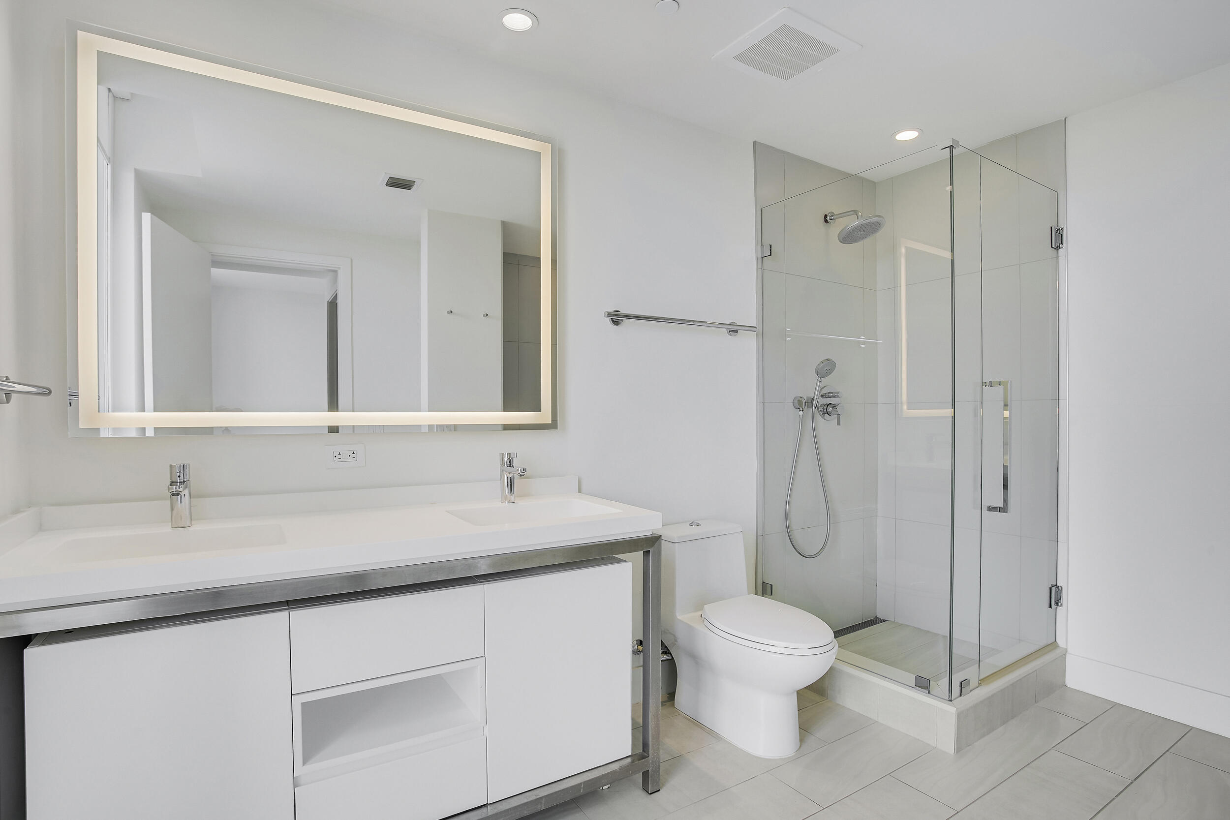 2000 Metropica #1503 Sunrise, FL 33323
