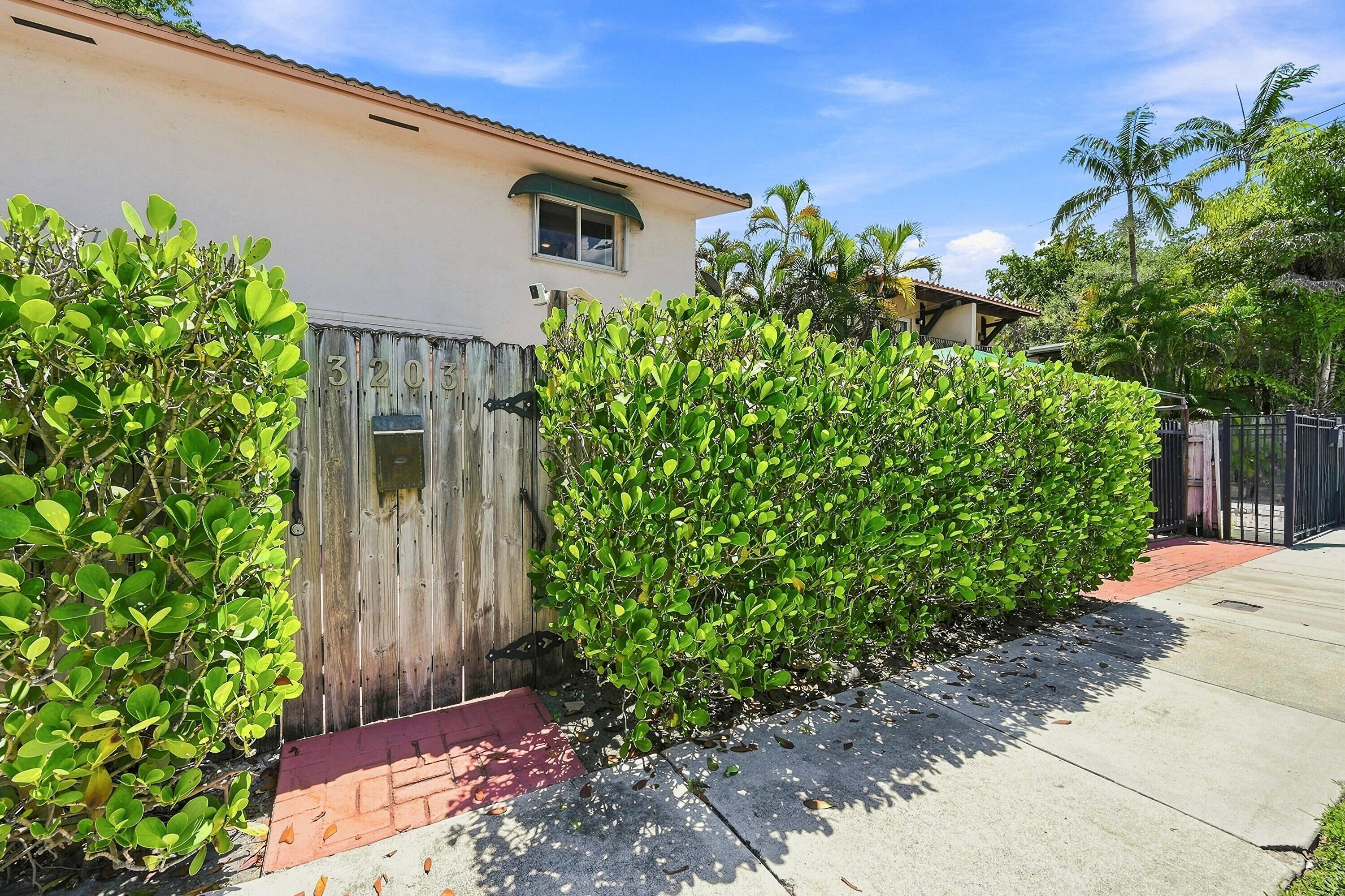 3203 Mcdonald #3203 Miami, FL 33133