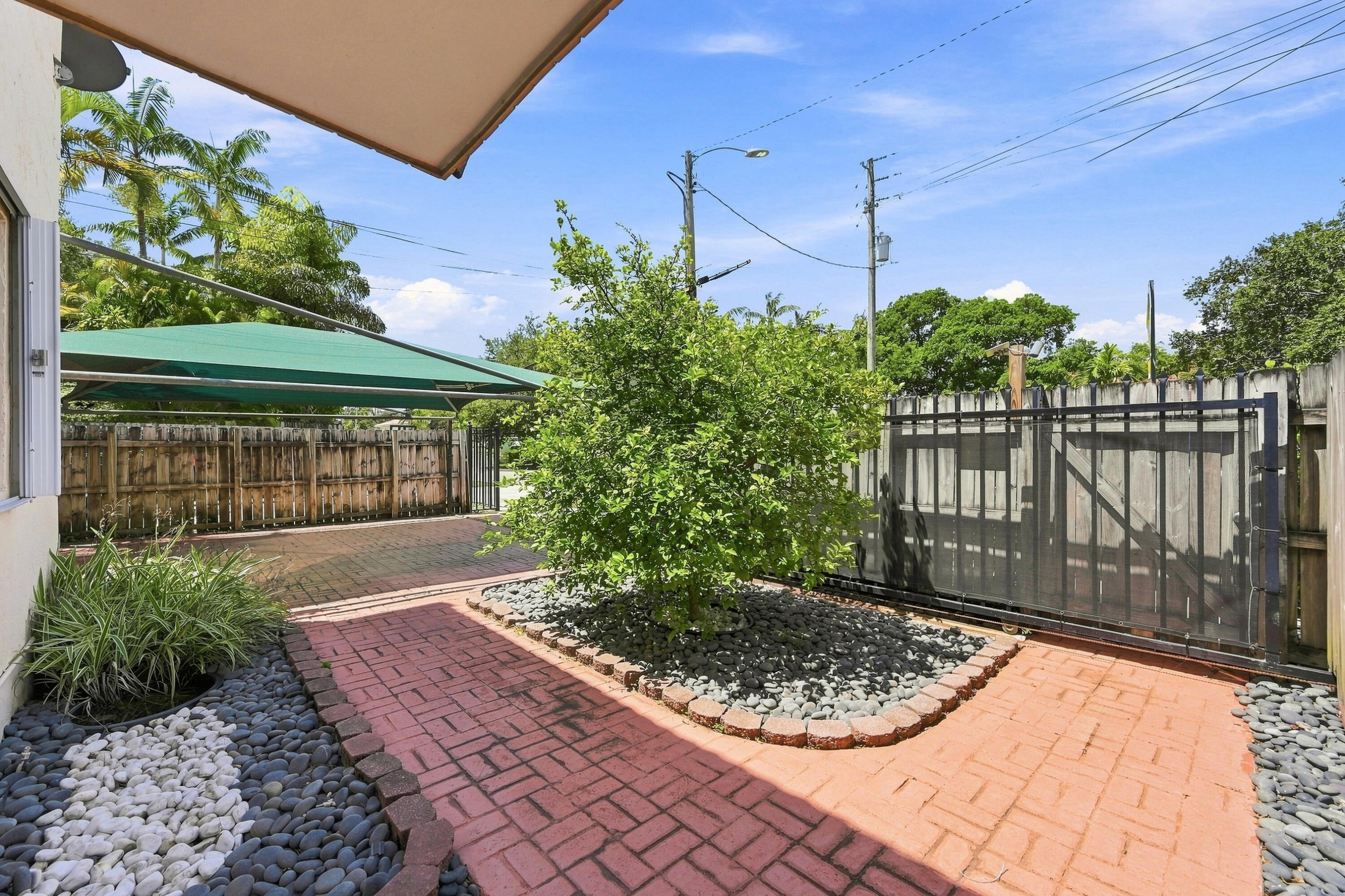 3203 Mcdonald #3203 Miami, FL 33133