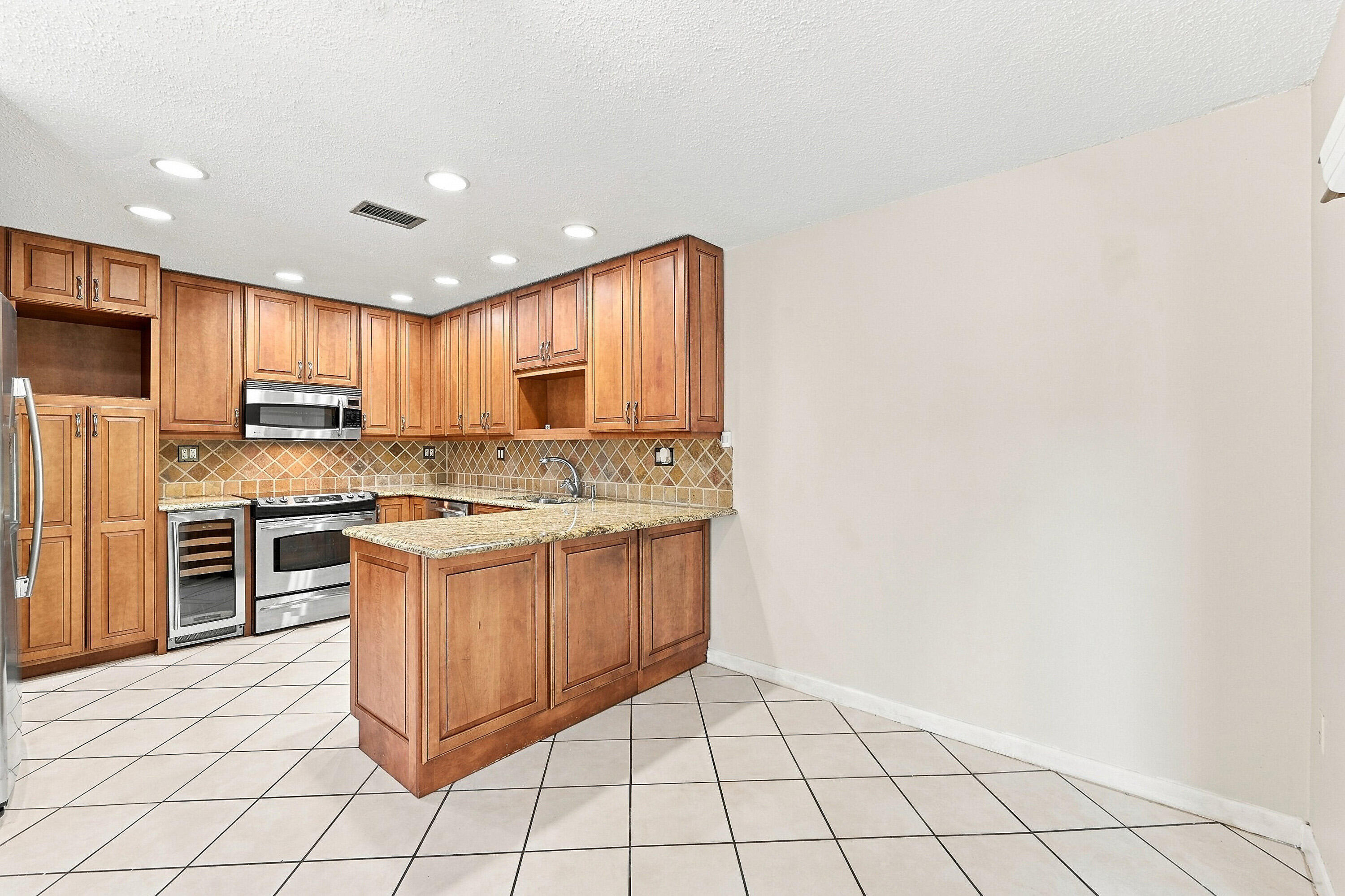 3203 Mcdonald #3203 Miami, FL 33133