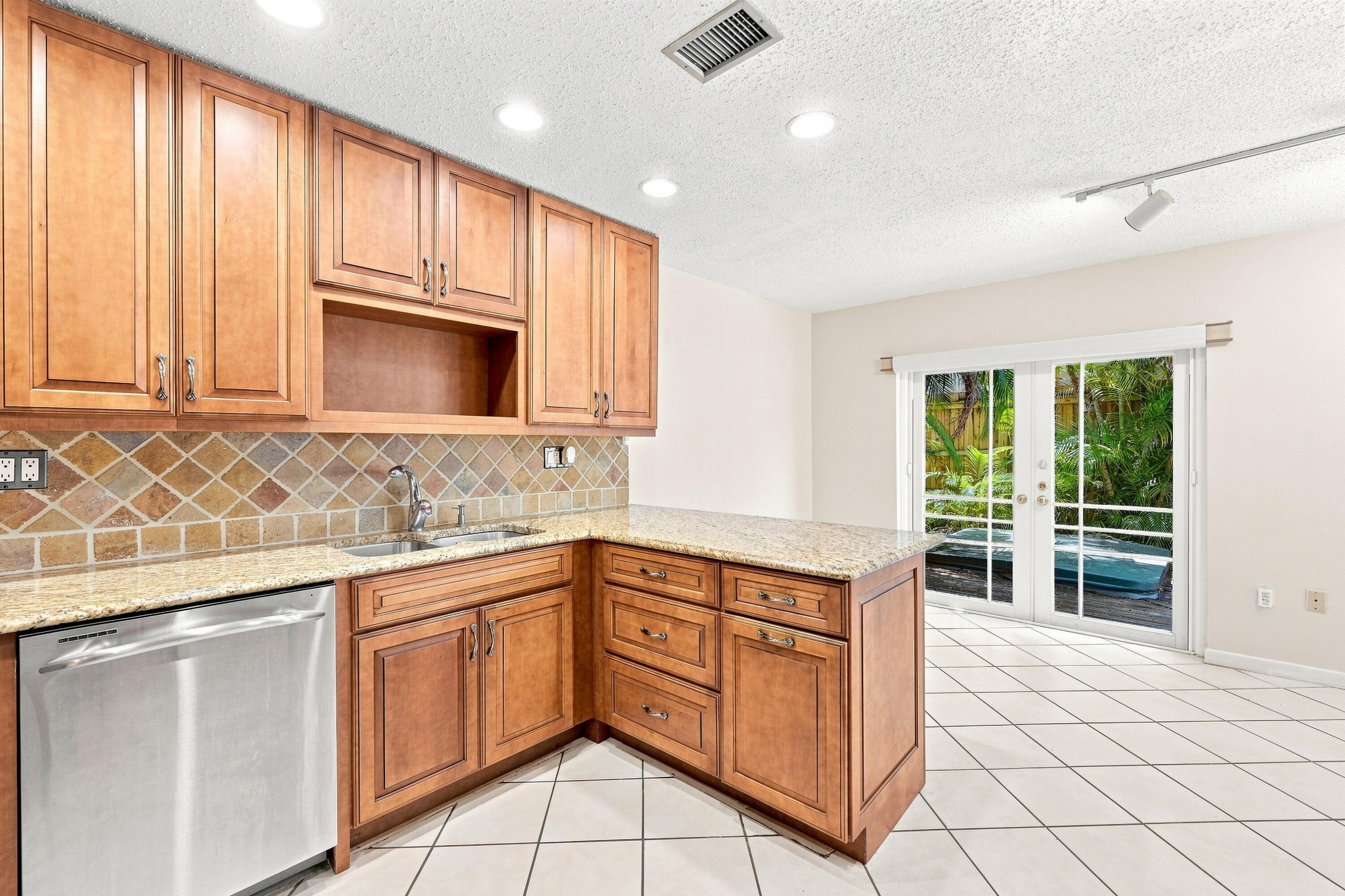 3203 Mcdonald #3203 Miami, FL 33133