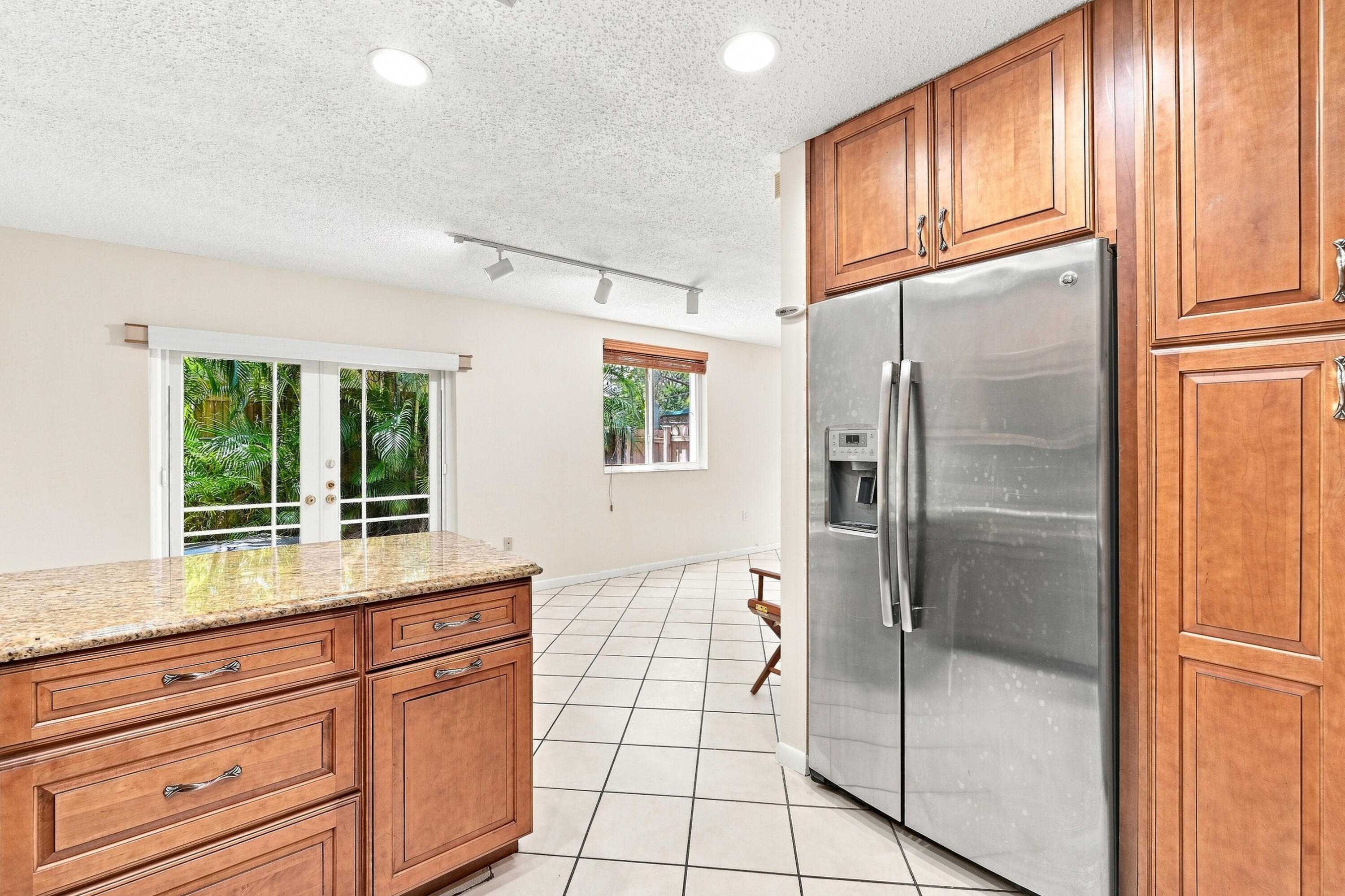 3203 Mcdonald #3203 Miami, FL 33133