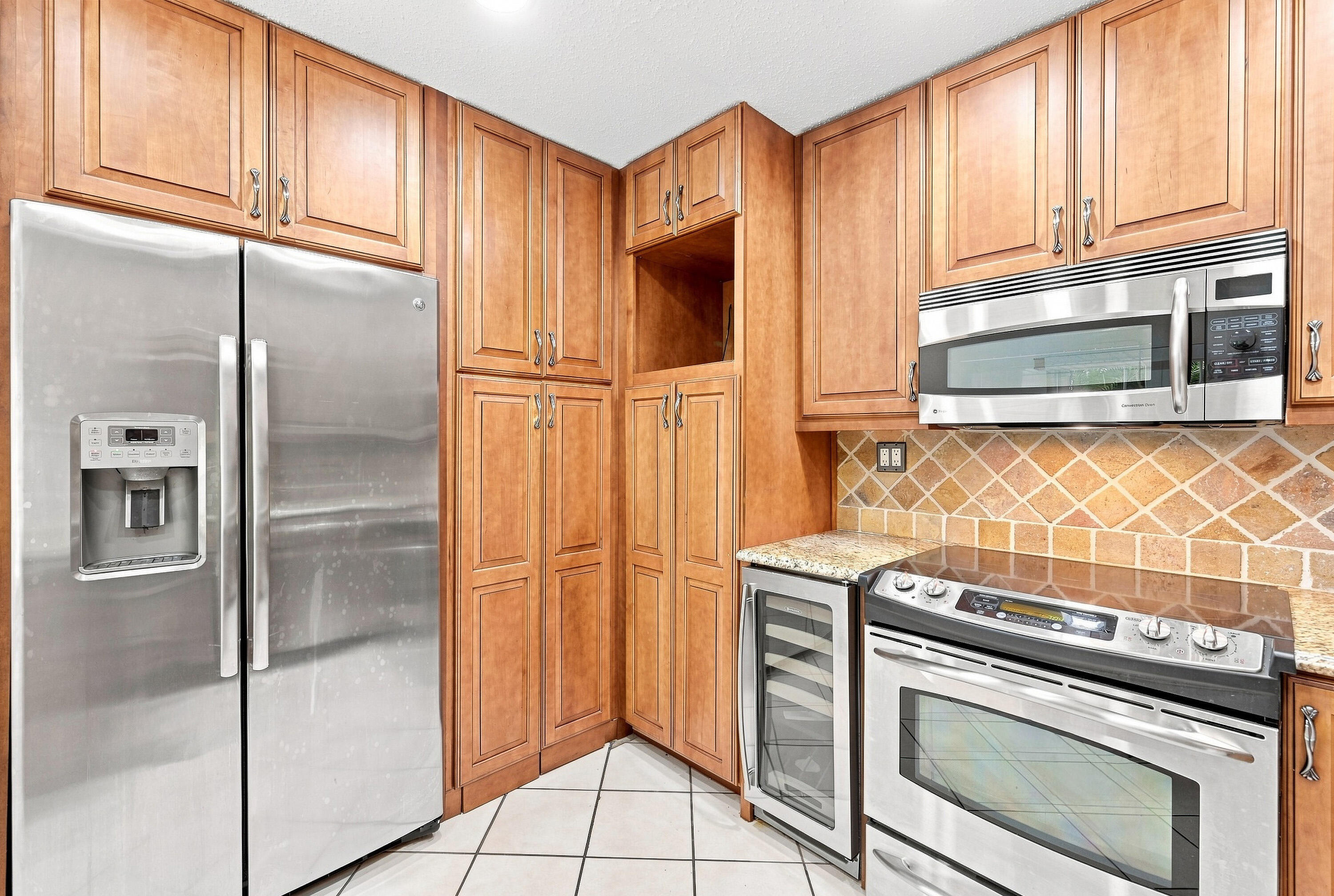 3203 Mcdonald #3203 Miami, FL 33133
